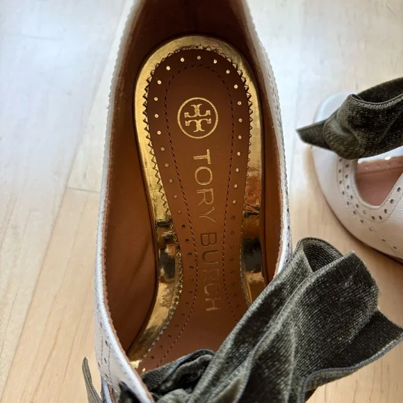 Tory Burch charm bow wedge - Picture 4 of 8